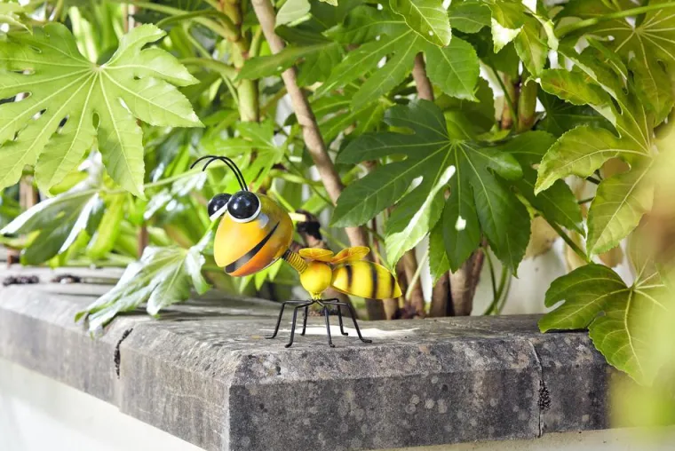 Discount SMART GARDEN Figurine décorative abeille coloris jaune en métal Smartgarden - 21 x 23 x 12,5 cm