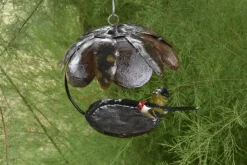 Hot CHOUETTE & CO Mangeoire pour oiseau en métal recyclé avec toit fleur et mésange colorée Chouette&Co - 30 cm