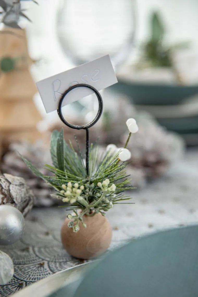 Best KAEMINGK Porte-carte coloris vert avec boules en bois, pommes de pin, eucalyptus et paillettes Mordern – 13 x 7 x 7 cm