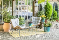 Sale Salon de jardin en acier et résine tressée coloris noir et miel Hosta - 3 éléments (table basse et deux fauteuils)