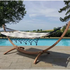 Best JOBEK Set support et hamac EsKapade coloris rayé marine à franges bleues en bois et polypropylène Hamacs - 323 x 125 x 128 cm